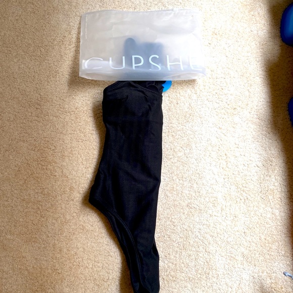 *NWT* CUPSHE Women One Piece Swimsuit Scalloped Backless Bathing Suit - Picture 11 of 11